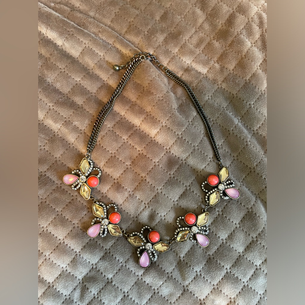 The Limited Necklace Euc 8$